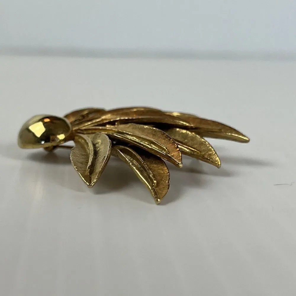 Vintage Flower Feather Texture Brooch Gold Tone Pin
